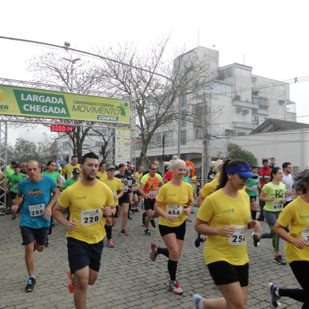 Caminhada e Corrida Movimento Cooper reuniu aproximadamente 1,4 mil pessoas em Blumenau