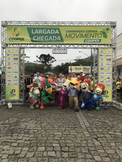 Cerca de mil pessoas participaram da Caminhada e Corrida Movimento Cooper, etapa Jaraguá do Sul