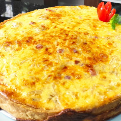 Quiche de cebola com bacon