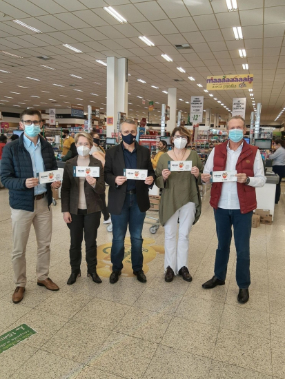 Cooper distribui vales-compras para famílias impactadas pela pandemia