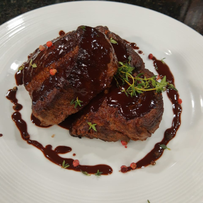 Mignon ao molho de chocolate