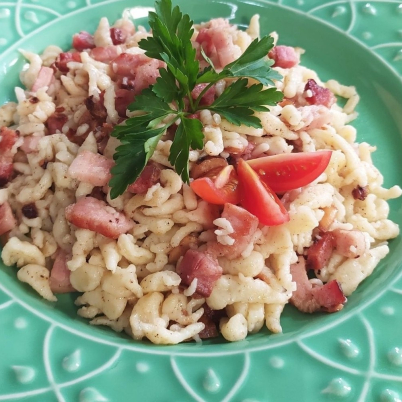 Sp�tzle com bacon e castanha do Par�