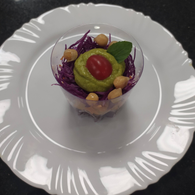 Salada com maionese de abacate