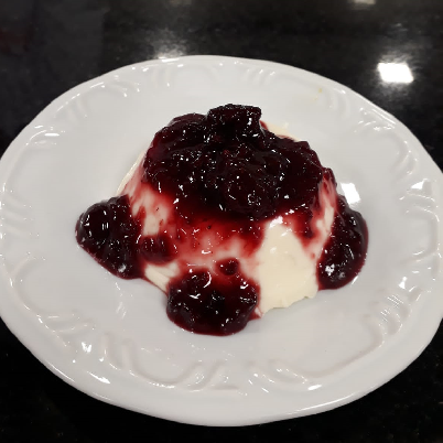 Panna cotta com frutas vermelhas