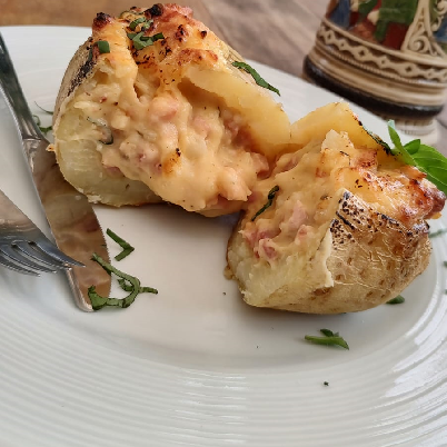 Batata Recheada com Panceta Su�na e Provolone