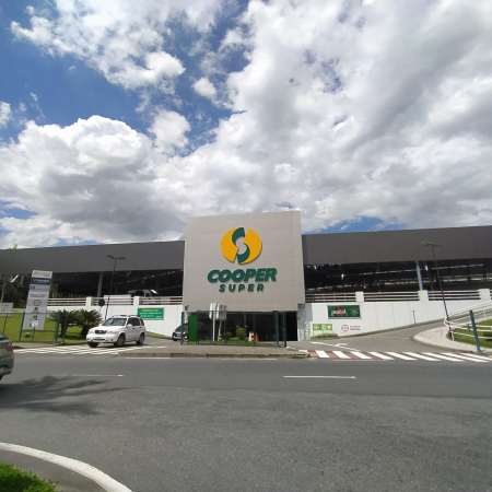 Revitaliza��o da Cooper Super �gua Verde Blumenau � entregue � comunidade