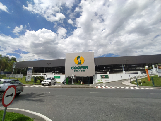 Revitaliza��o da Cooper Super �gua Verde Blumenau � entregue � comunidade