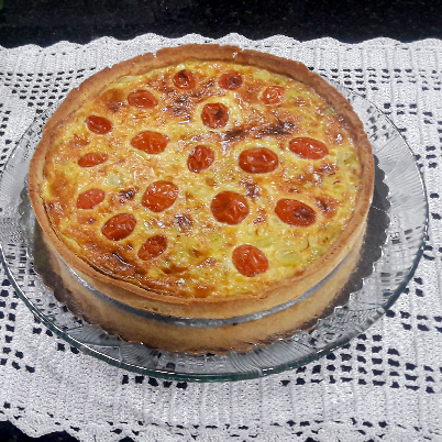 Quiche de alho por� com tomates