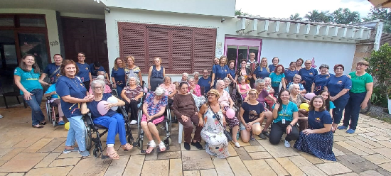 N�cleo Feminino da Rede Cooper promove a��o social em casa de repouso