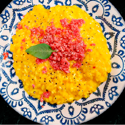 Risoto Alla Milanese com farofa de lingui�a