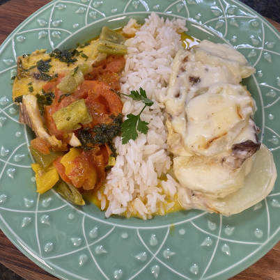 MOQUECA DE TIL�PIA E TIL�PIA PR�TICA DE FORNO