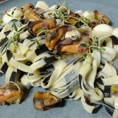 Marisco ao molho de vinho branco com nata