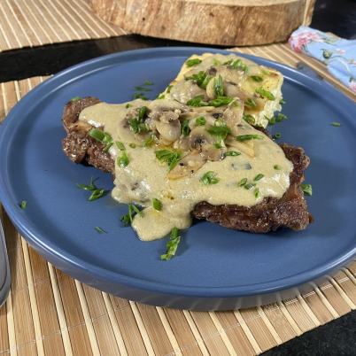 Fil� de entrec�te ao gorgonzola com batatas gratinadas