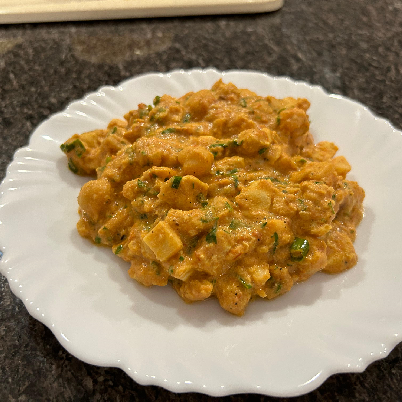 STROGONOFF DE PUPUNHA COM FRANGO, GR�O DE BICO E CREME DE CASTANHA DE CAJU 