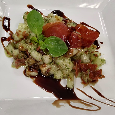 Salada de mel�o com presunto cru e molho pesto