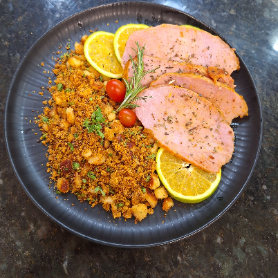 Lombo temperado com farofa funcional com queijo coalho