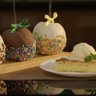 Cocada de forno e ma�� do amor decorada