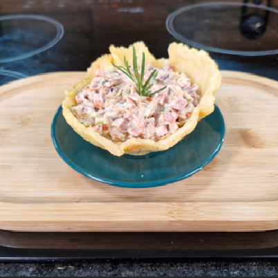 Cestinha de parmes�o com recheio de salsicha Seara