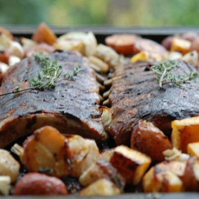 Costelinha su�na assada com legumes