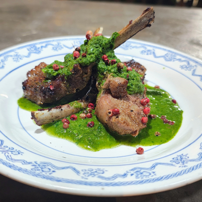 Short Rack de Cordeiro ao Molho de Hortel� 