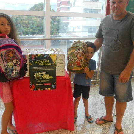 Campanha Volta �s Aulas Solid�ria arrecadou cerca de quatro mil itens.