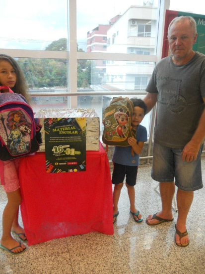 Campanha Volta �s Aulas Solid�ria arrecadou cerca de quatro mil itens.